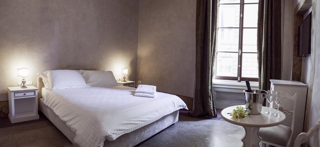 Bed and Breakfast Palazzo D'Oltrarno - Residenza D'Epoca Florencia Exterior foto